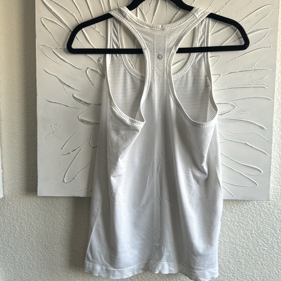 Lululemon swiftly tank size 8 - Picture 3 of 5